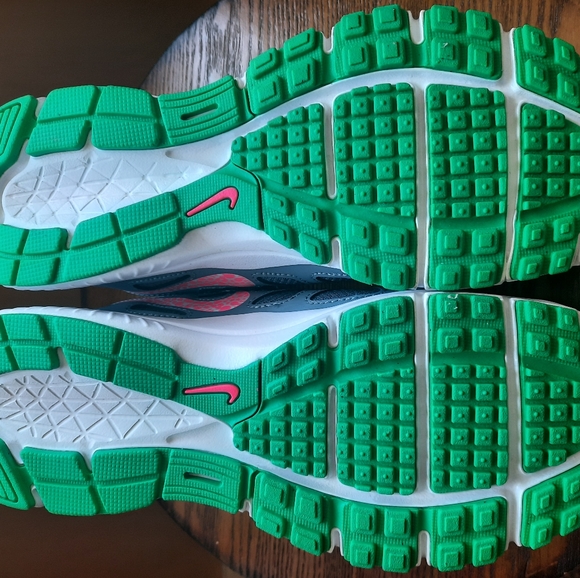 Nike Revolution Sneakers (sz. 9) - Picture 6 of 6